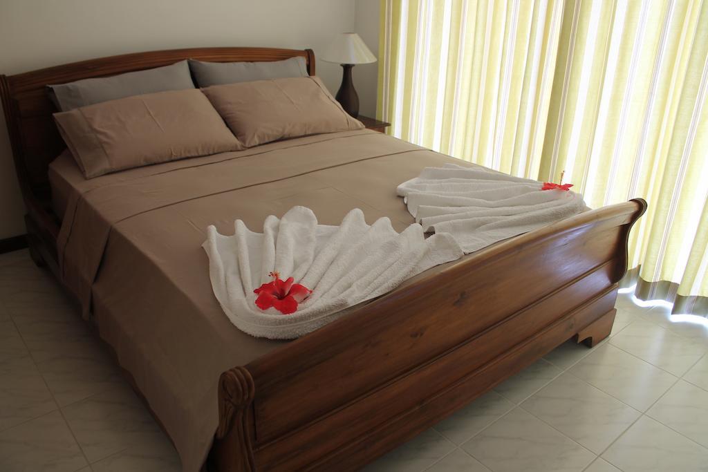 Central Self Catering Apartments Felicite Island Номер фото
